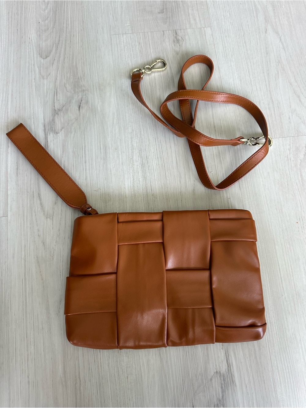 VINCE CAMUTO Leather Crossbody Clutch